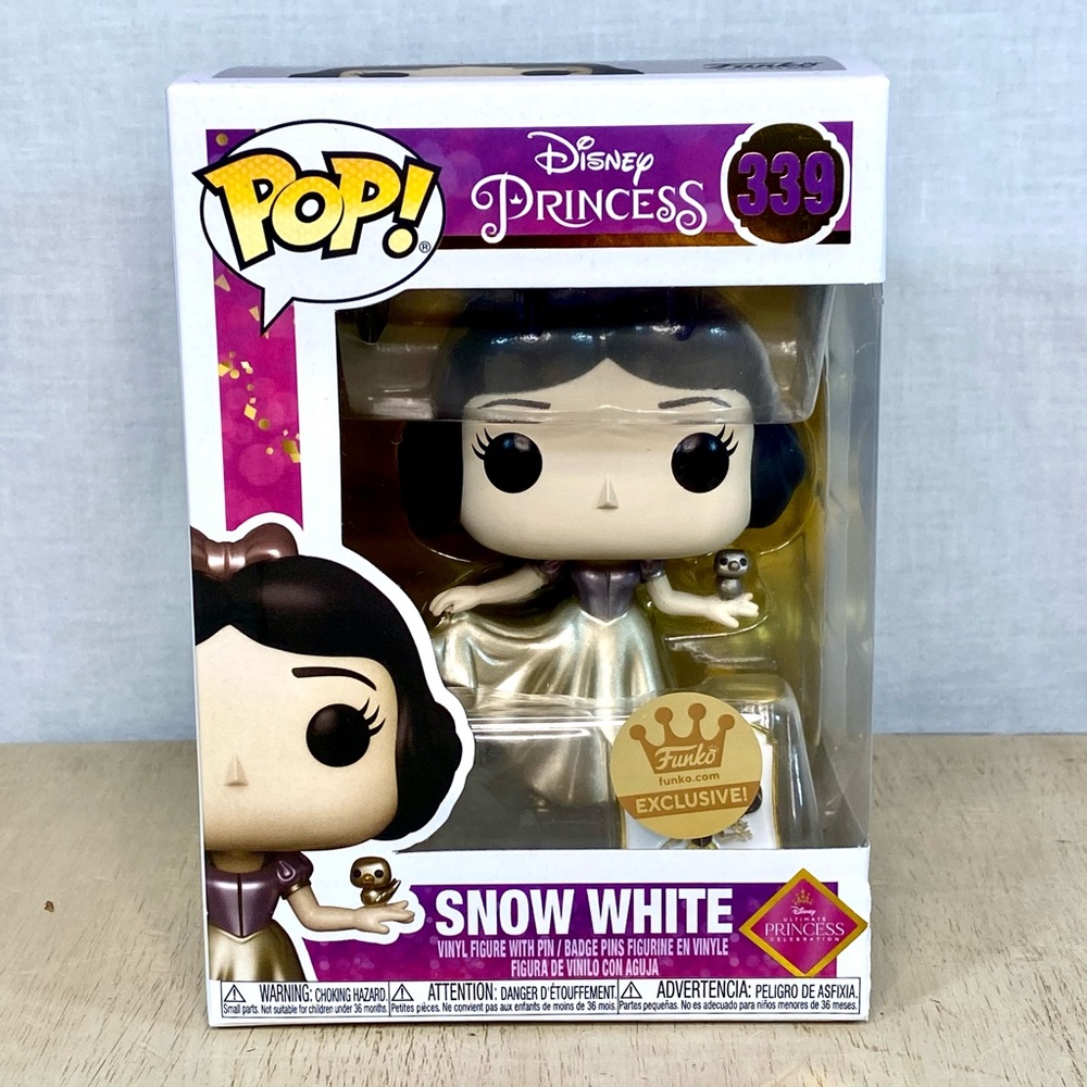 Funko Pop Shop Disney Ultimate Princess Celebration Snow White Gold with Pin 339